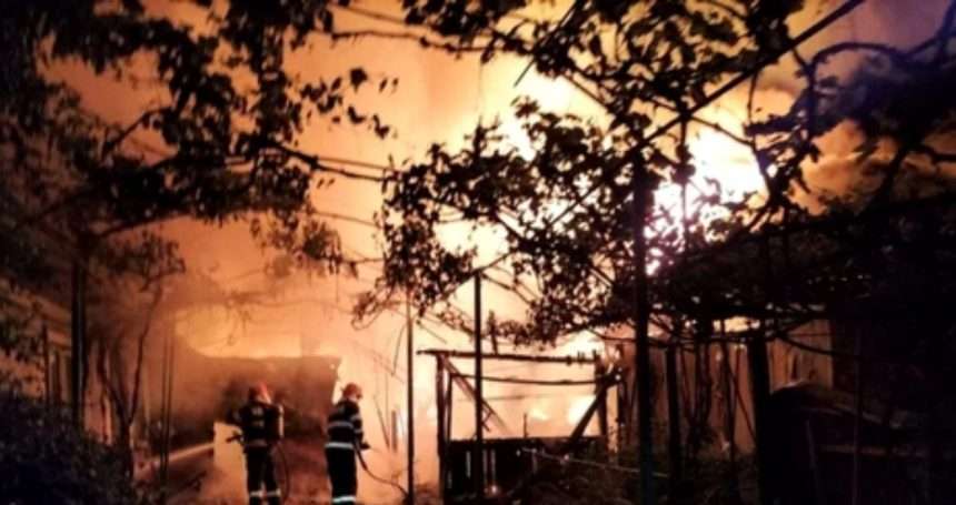 Incendiu afumătoare