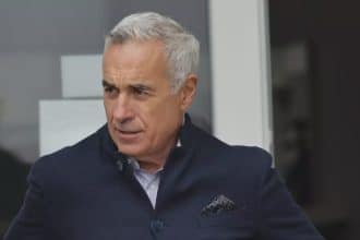 Călin Georgescu, escortat de autorități la Parchetul General, în timp ce au loc percheziții la Horațiu Potra.