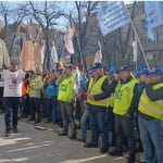Polițiștii din MAI protestează în fața Prefecturii Timiș, cerând majorarea salariilor și indexarea pensiilor militare – Ianuarie 2025.
