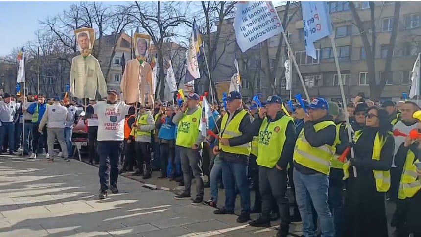 Polițiștii din MAI protestează în fața Prefecturii Timiș, cerând majorarea salariilor și indexarea pensiilor militare – Ianuarie 2025.