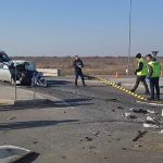 Imagine de la locul accidentului mortal din Timișoara, unde un șofer de 35 de ani și-a pierdut viața după coliziunea cu un autocar condus de un bărbat de 74 de ani.