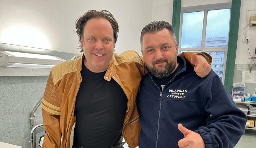 Charlie Ottley, celebrul realizator britanic, după operația suferită la Spitalul Municipal din Timișoara, exprimându-și recunoștința față de medicii români.