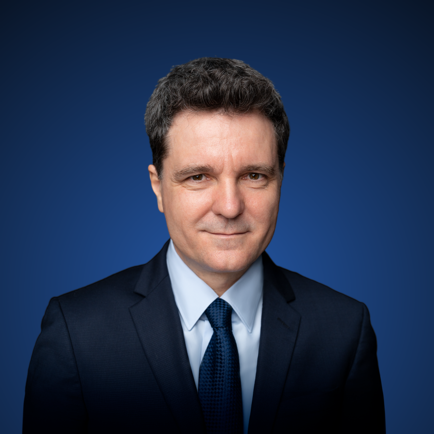 Nicușor Dan în fața susținătorilor din Timiș, prezentând viziunea „România Onestă”