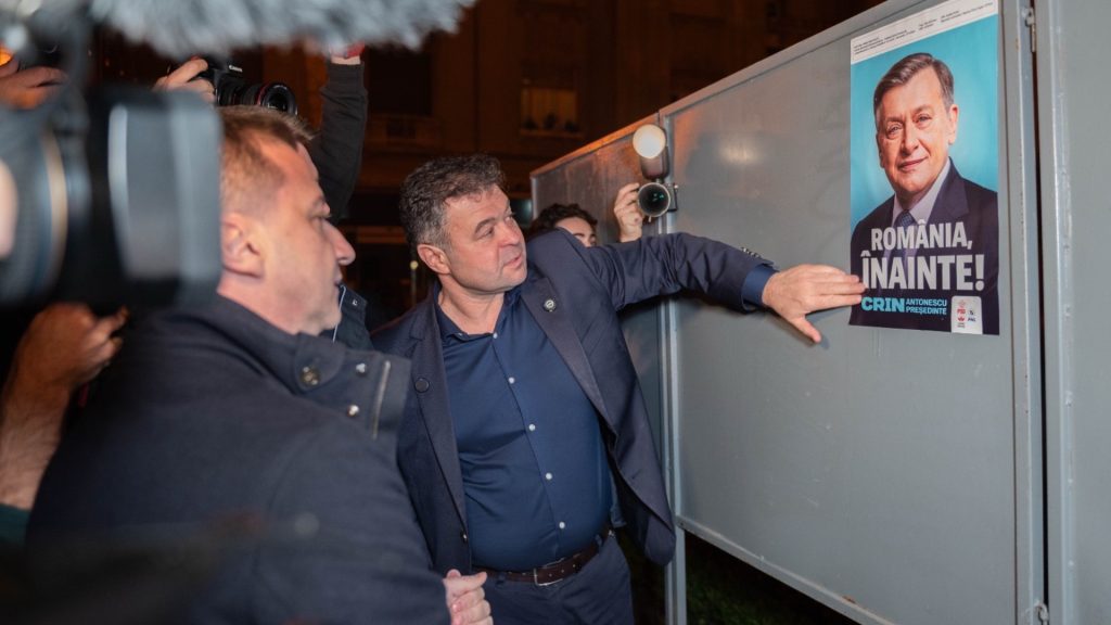 Start oficial în campania electorală pentru alegerile prezidențiale 2025, cu liderii PSD și PNL lipind afișe în Timișoara.