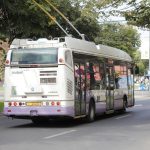 Troleibuz STPT oprit pe Calea Martirilor din Timișoara, după o frânare bruscă ce a rănit o pasageră