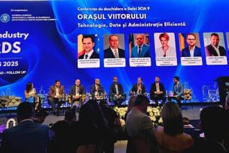 Primarul Dominic Fritz primește premiul pentru transformare digitală și guvernanță inteligentă în numele Primăriei Timișoara, în cadrul Smart City Industry Awards 2025.
