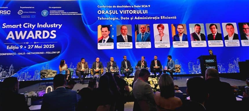 Primarul Dominic Fritz primește premiul pentru transformare digitală și guvernanță inteligentă în numele Primăriei Timișoara, în cadrul Smart City Industry Awards 2025.