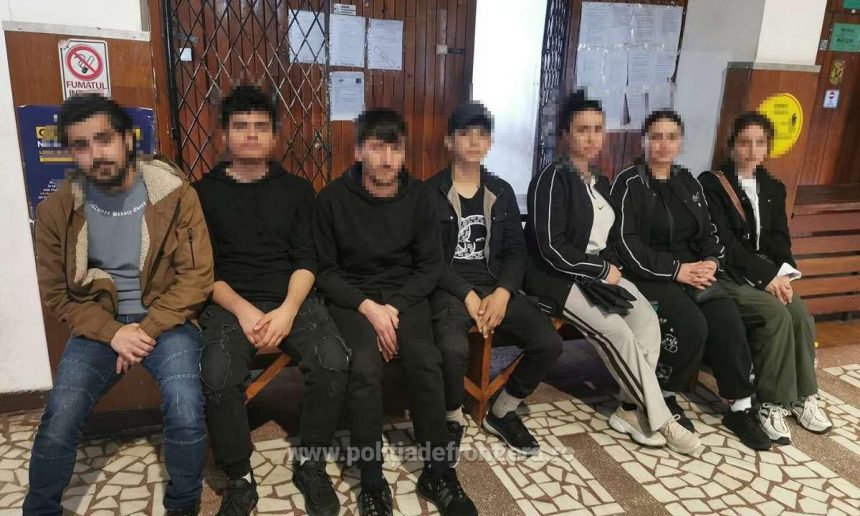 Polițiștii de frontieră de la Nădlac opresc patru vehicule cu migranți ascunși, într-o acțiune desfășurată la granița de vest a României