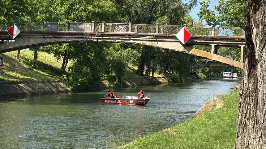 Intervenție a scafandrilor ISU Timiș pe Canalul Bega, în zona podului Pestalozzi din Timișoara, 17 mai 2025
