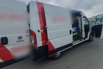 Tânăr reținut de poliție pe Autostrada A1 în timp ce transporta o dubă plină cu scule furate din Italia.