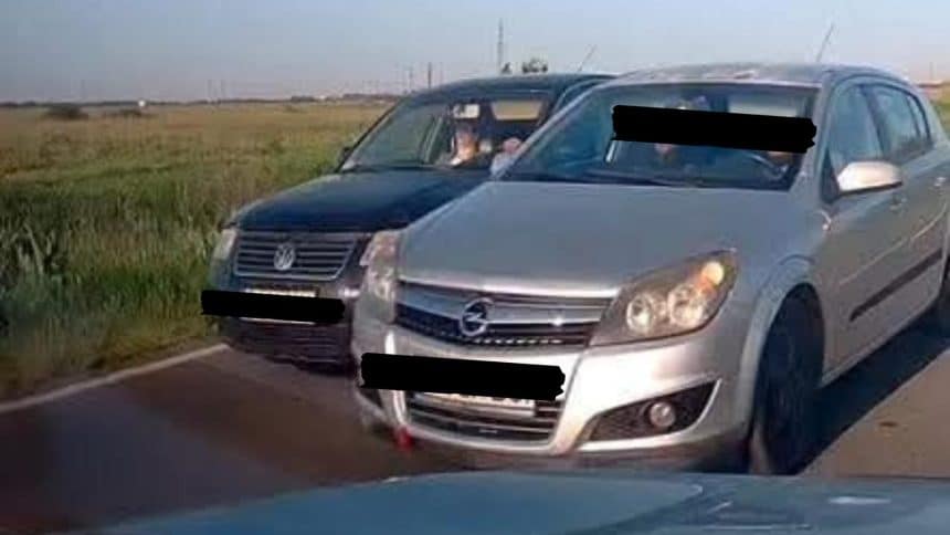 Un tânăr de 23 de ani a fost surprins circulând neregulamentar pe drumul Timișoara – Cenad, punând în pericol viețile celor din trafic. Din fericire, un alt șofer a evitat un accident grav printr-o manevră rapidă.