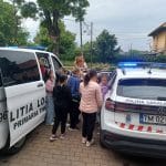 Copii entuziasmați urcând într-o autospecială a Poliției Locale Timișoara, în cadrul evenimentului „Ziua Porților Deschise”, 21 mai 2025.