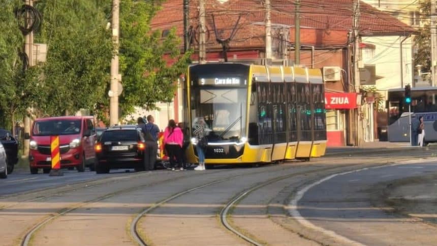 Biciclist lovit de tramvai în Timișoara