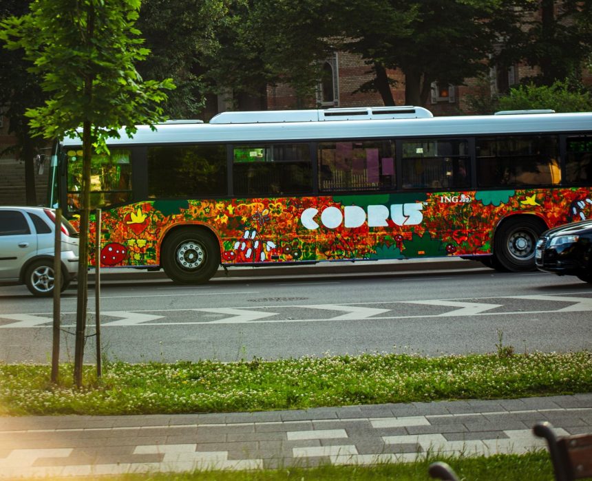 Autobuzul Puilor de CODRU circulă de astăzi pe traseul 33B în Timișoara