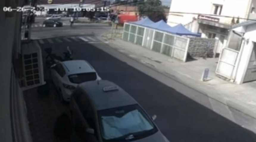 Accident rutier în Lugoj, la intersecția străzilor Caransebeșului și Gheorghe Lazăr – biciclist rănit după ce a fost lovit de o mașină