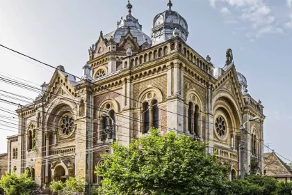 Sinagoga Nouă din Fabric, proiectată de celebrul Lipót Baumhorn și inaugurată la finele secolului XIX