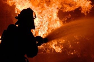 Incendiu într-o locuință din Periam, un bărbat a murit, două persoane au ajuns la spital