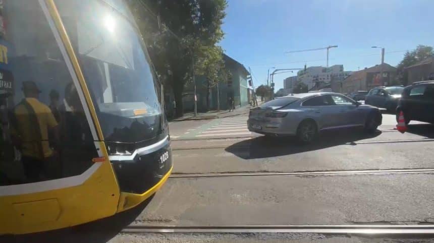Coliziune între un tramvai și un autoturism, în Timișoara