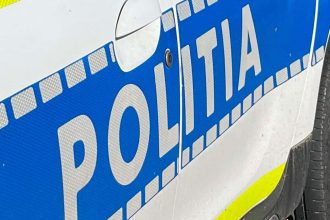 Poliția rutieră la locul unui accident între un autoturism și o motocicletă pe drumul dintre Deta și Voiteg.