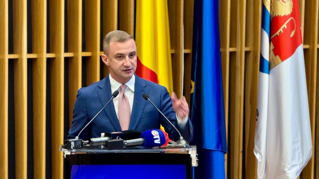 Alfred Simonis, președintele CJ Timiș, discutând despre relația cu Primăria Timișoara și viitorul guvernului pro-european.