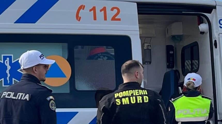 Echipaj de poliție și ambulanță la intersecția străzilor Victor Vlad Delamarina și Ștefan cel Mare din Lugoj, unde un minor a fost accidentat pe trecerea de pietoni.