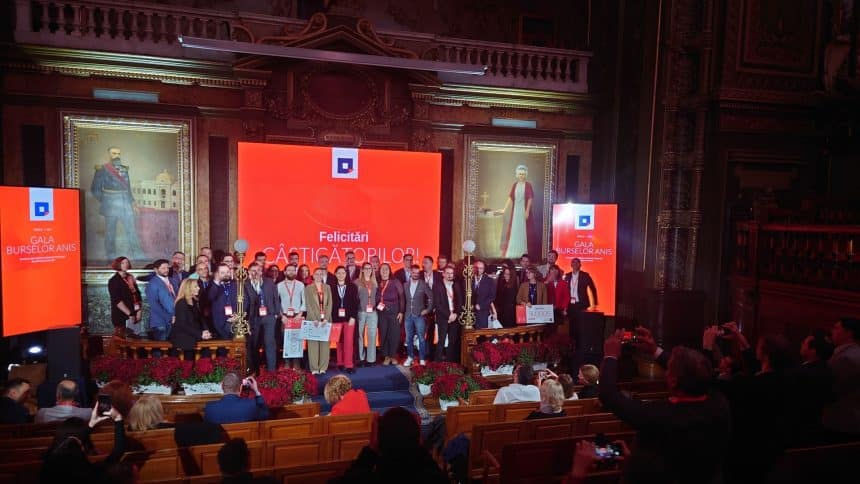 Cadre didactice ale Universității Politehnica Timișoara premiate la Gala Burselor ANIS 2025 pentru inovație în educație tehnologică