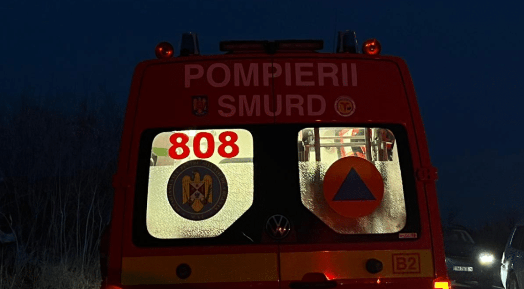 Tânărul a fost transportat de urgență la spital. Pe numele șoferului a fost deschis un dosar penal.