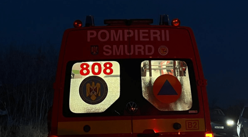 Tânărul a fost transportat de urgență la spital. Pe numele șoferului a fost deschis un dosar penal.