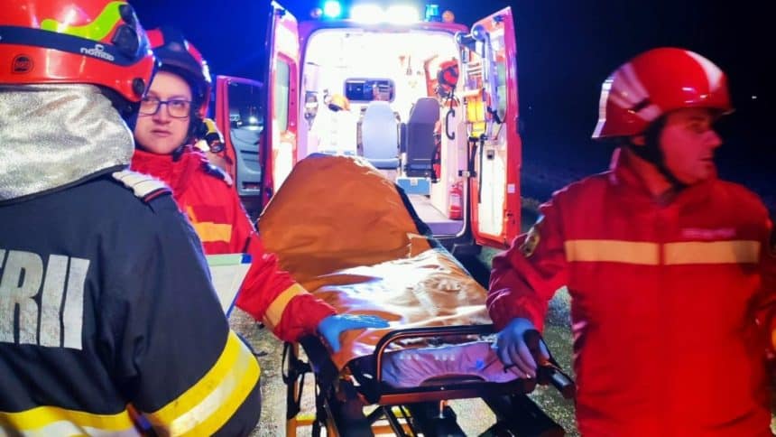 Accident grav pe DN 66, la Băcia, în vestul țării, cu opt persoane rănite, dintre care doi copii