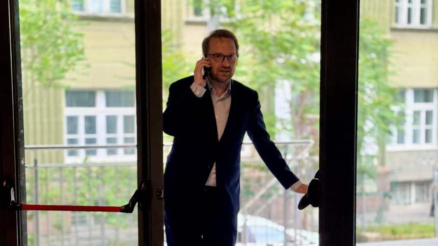 Primarul Timișoarei Fritz Dominic Samuel discutând despre decizia instanței privind raportul ANI