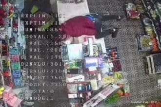 Un tânăr de 18 ani este reținut de polițiști după ce a furat 5.500 de lei dintr-un magazin din Sânnicolau Mare