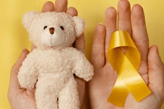 Cadre medicale din Timișoara marchează Ziua Internațională de Combatere a Cancerului Infantil.