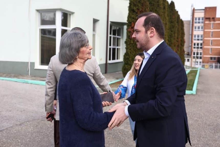 Alexandru Rogobete vizitează Centrul Medical „Cristian Șerban”, unitate dedicată tratării și recuperării copiilor și tinerilor cu diabet și alte boli cronice, beneficiind de reabilitare și dotări moderne.