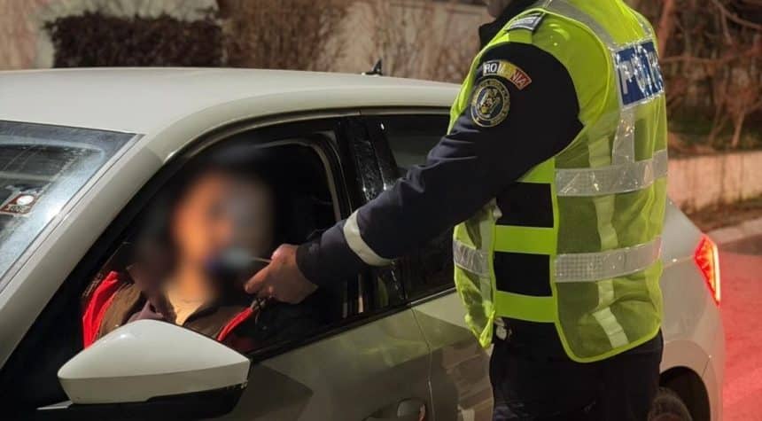 Polițiști rutieri din Timiș oprind un autoturism pentru control, șofer testat pozitiv cu alcool și mașina neînmatriculată