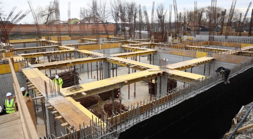 Șantierul centrului de recuperare medicală de la Lovrin, județul Timiș, progres de 30%, cu facilități pentru pacienți post-operatori și accidente