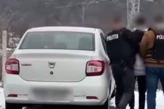Echipaj de poliție al Biroului de Investigații Criminale Vulcan intervenind la un caz de furt calificat dintr-un lăcaș de cult aflat în renovare