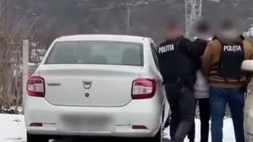 Echipaj de poliție al Biroului de Investigații Criminale Vulcan intervenind la un caz de furt calificat dintr-un lăcaș de cult aflat în renovare