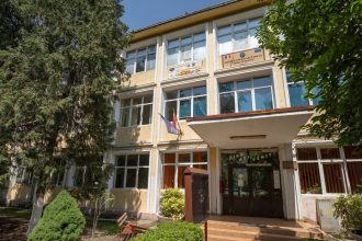 Fațada Școlii Gimnaziale nr. 16 din Timișoara care urmează să fie reabilitată prin Programul Regional Vest.