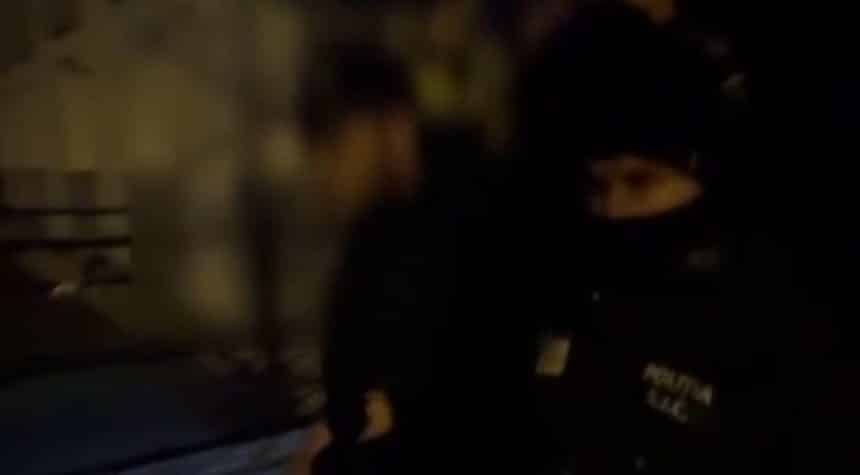 Reținerea unui bărbat urmărit național în Hunedoara.