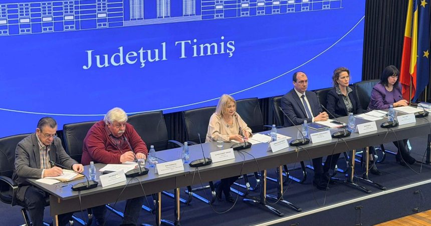 Prefectul județului Timiș și primarii din asociația comunelor într-o ședință de lucru privind asistența socială.