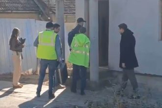 Doi bărbați acuzați de uciderea și incendierea unei persoane în Ciacova