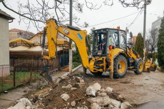 Eliminarea unei parcări betonate și a gardurilor ilegale pe domeniul public în zona Calea Aradului