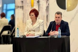 Președintele CCIA Timiș Florica Chiriță susținând discursul după reconfirmarea în funcție pentru un nou mandat