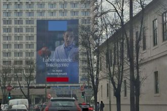 Panou publicitar de mari dimensiuni amplasat ilegal