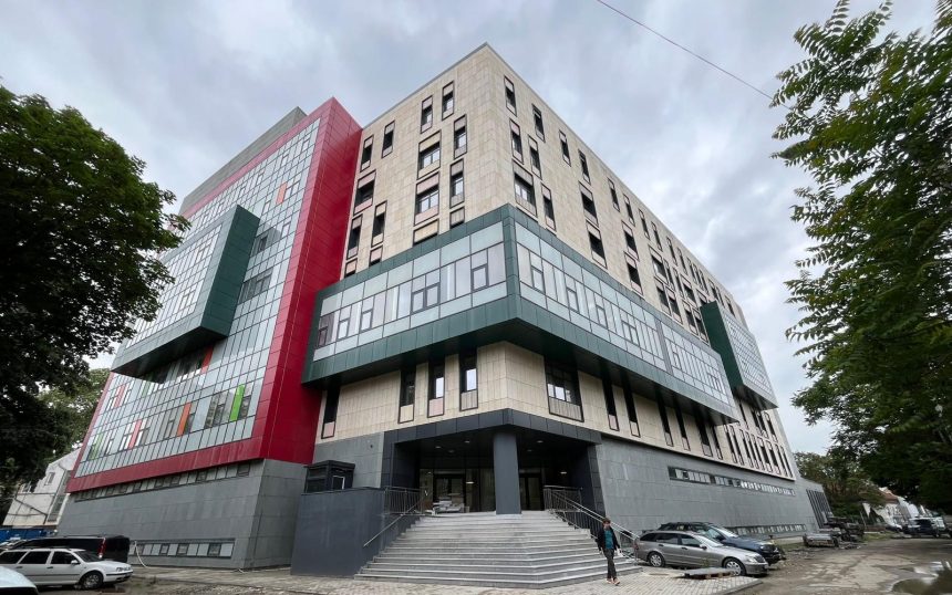 Infrastructură IT modernă și echipamente pentru dosarul electronic al pacientului în Timișoara.