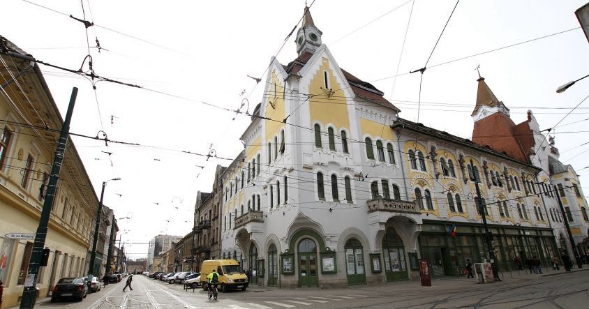 Vedere panoramică asupra unei zone urbane istorice aflate în plin proces de modernizare și reconfigurare a spațiului public