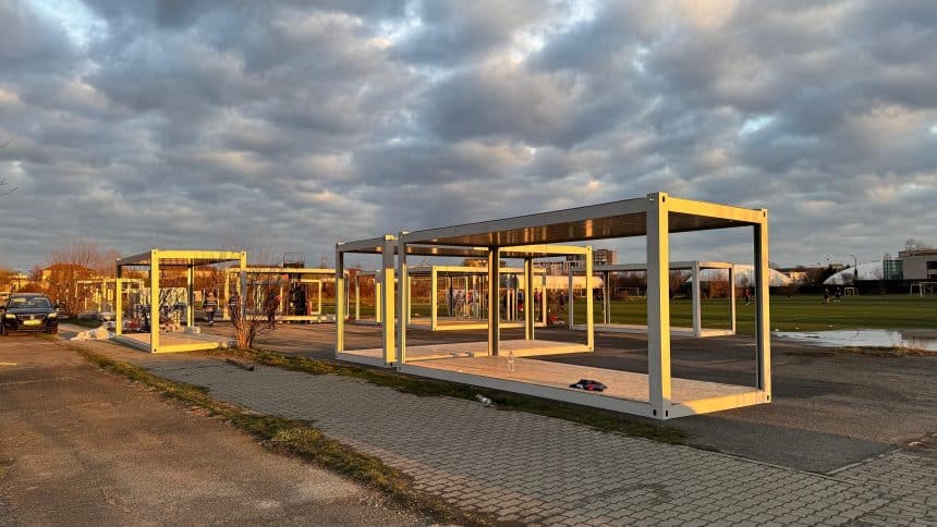 Containere modulare cu sală de forță și vestiare la baza Politehnica Timișoara