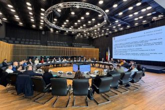 ședința Colegiului Prefectural Timiș despre siguranța în școli și centre sociale