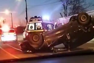Echipaje de intervenție la locul unui accident rutier pe strada Ovidiu Cotruș din Timișoara