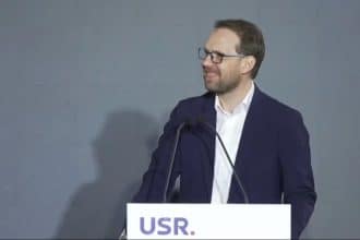 Dominic Fritz vorbind la tribună în cadrul congresului USR de la Sibiu